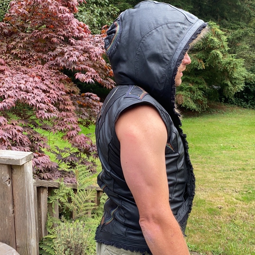 Anahata 💚 Designs Leather Jacket w/ hood and removable sleeves Handmade in Bali - Picture 9 of 15